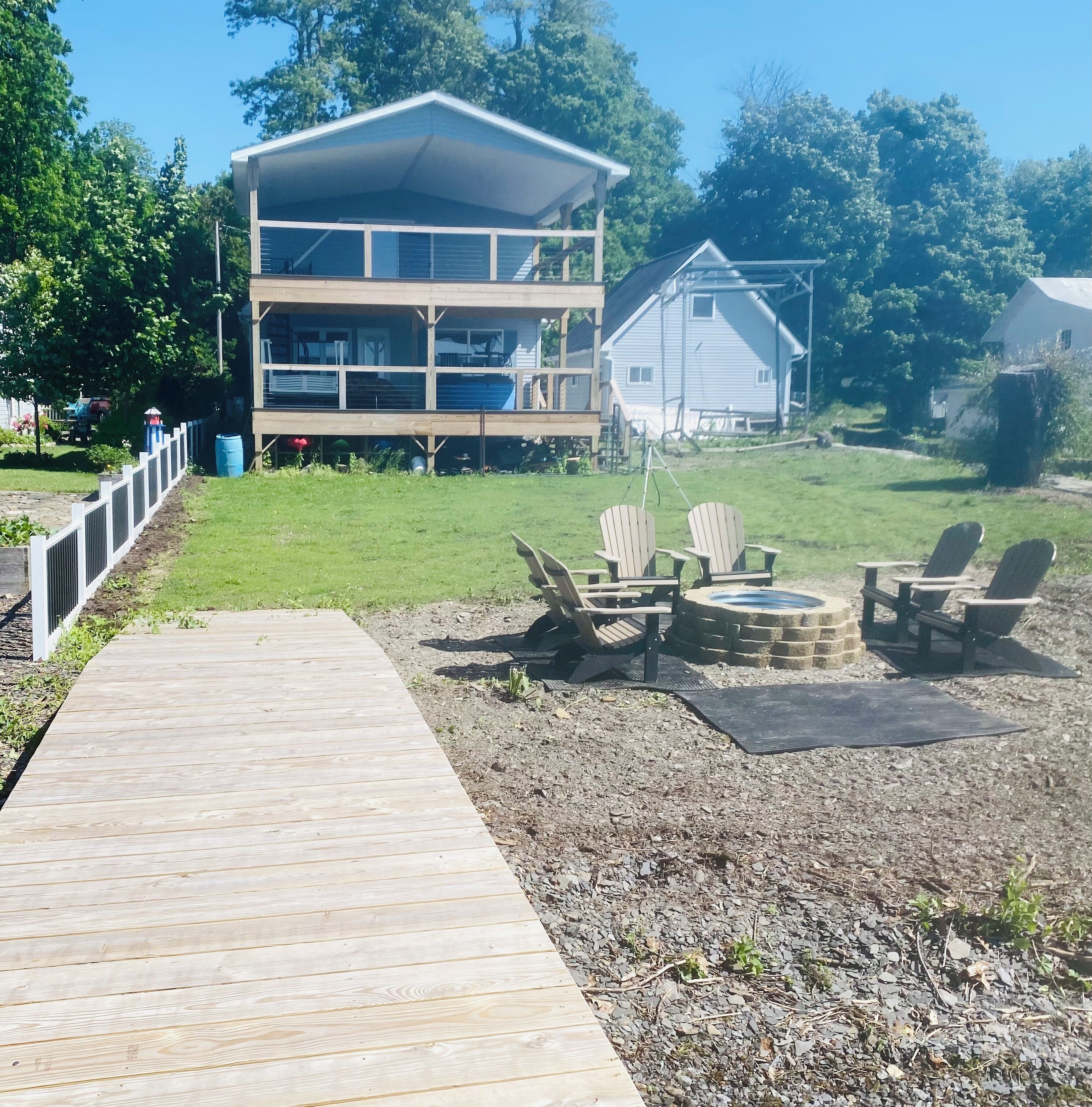 Level lakefront in Lodi