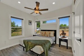 2 bedrooms, desk, free WiFi, bed sheets