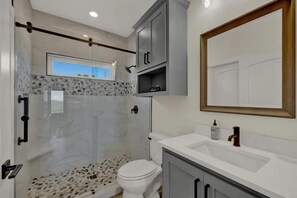 Shower, eco-friendly toiletries, hair dryer, towels - Heilung Haus Couples Retreat with Heated Cowboy Pool and Infrared Sauna! (Fredericksburg)
