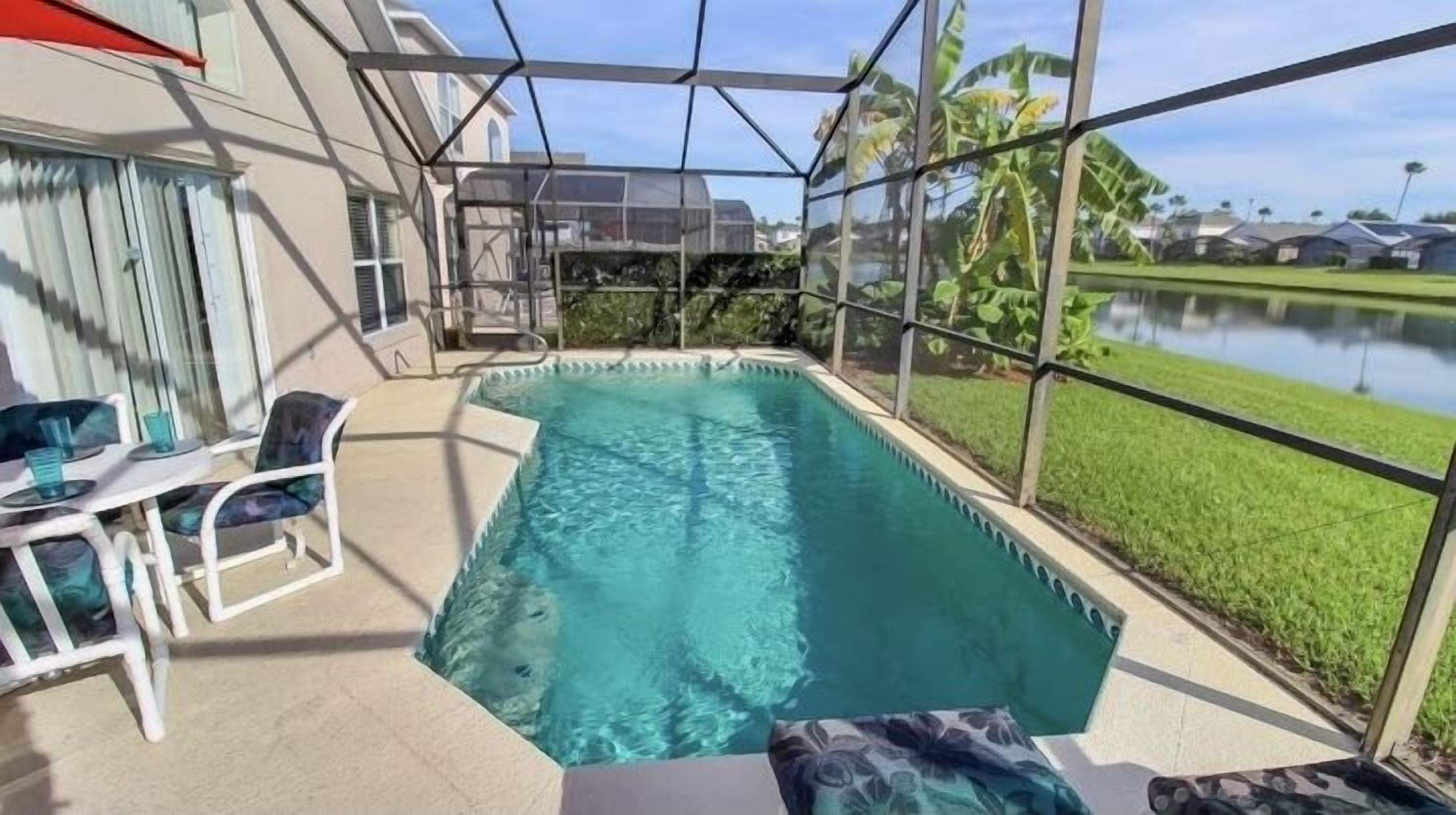 Ref 04. Lake Berkley. Superb Villa lake view.