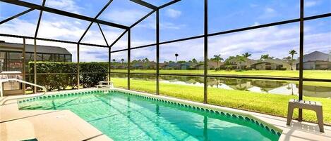 Een verwarmd zwembad