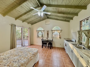 5 bedrooms, WiFi, bed sheets