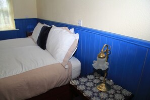 4 bedrooms, desk, iron/ironing board, WiFi