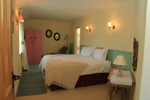 4 bedrooms, desk, iron/ironing board, WiFi - Renovated farmhouse rural setting,1km from Co Meath village      (Oldcastle)