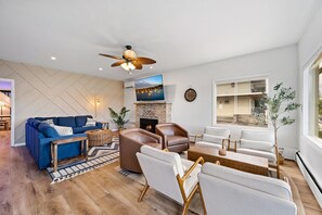 Smart TV, fireplace - The Deckhouse | Water Views, Walk Downtown, Sauna (Fish Creek)