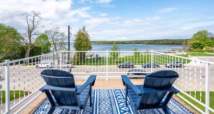 The Deckhouse | Water Views, Walk Downtown, Sauna
