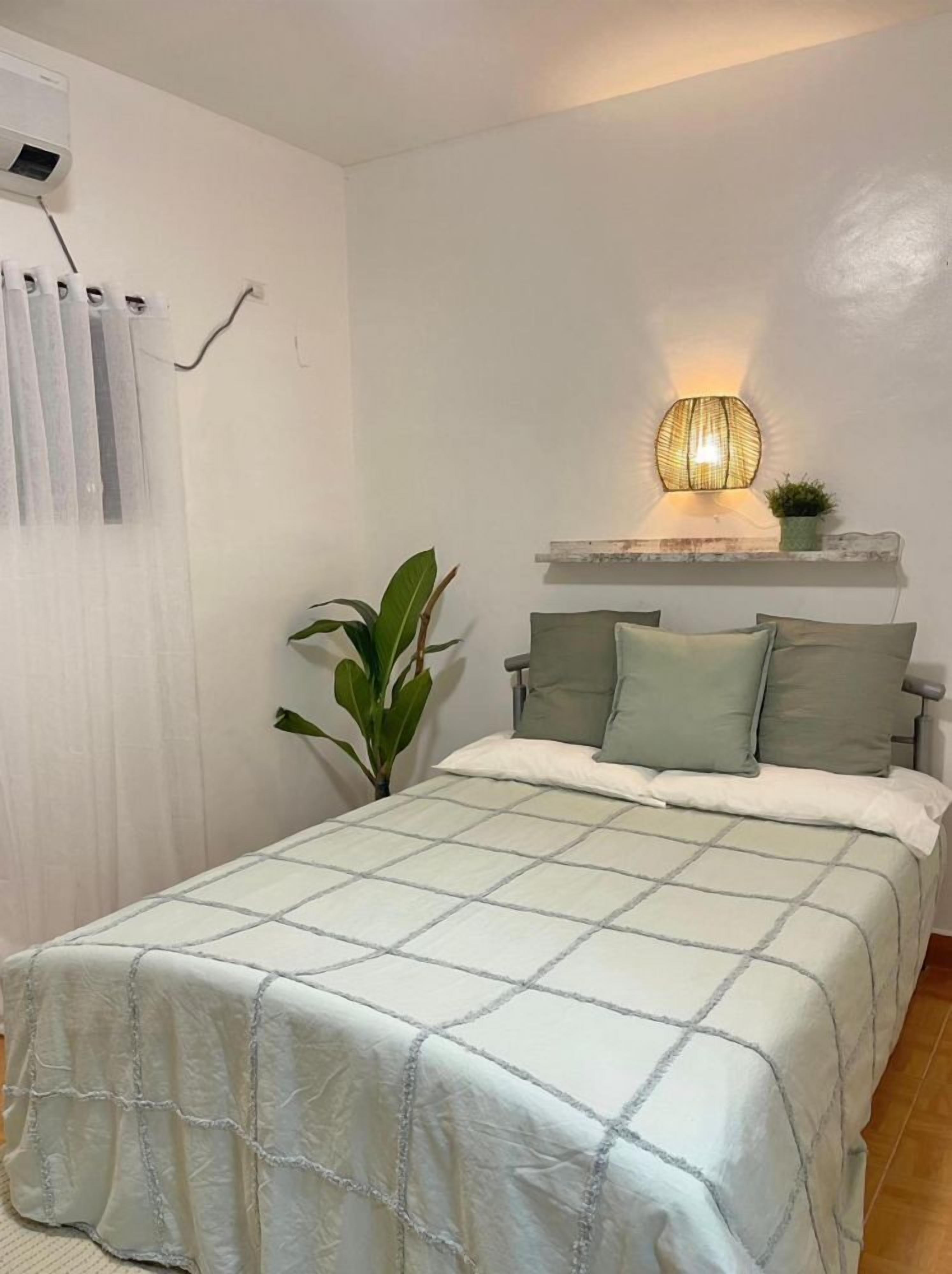 2 bedrooms, bed sheets