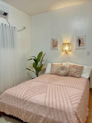 2 bedrooms, bed sheets