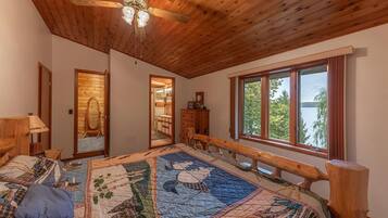 4 bedrooms, desk, iron/ironing board, travel crib