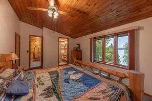 4 bedrooms, desk, iron/ironing board, travel cot