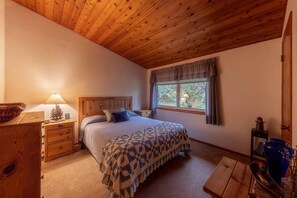 4 camere, una scrivania, ferro/asse da stiro, culla da viaggio