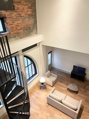 Smart TV - NFL DRAFT LUXURY PENTHOUSE APARTMENT (Detroit)