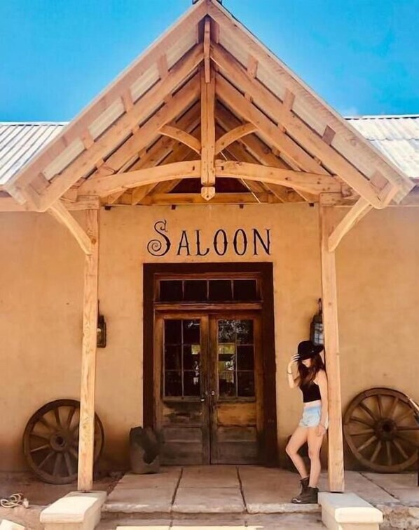 تفاصيل الفندق من الخارج