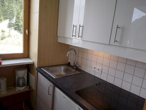 Geladeira, micro-ondas, lava-louças