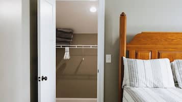 3 chambres, coffres-forts dans les chambres, fer et planche Ă repasser