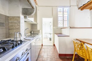 Kühlschrank, Ofen, Herdplatte, Geschirrspüler