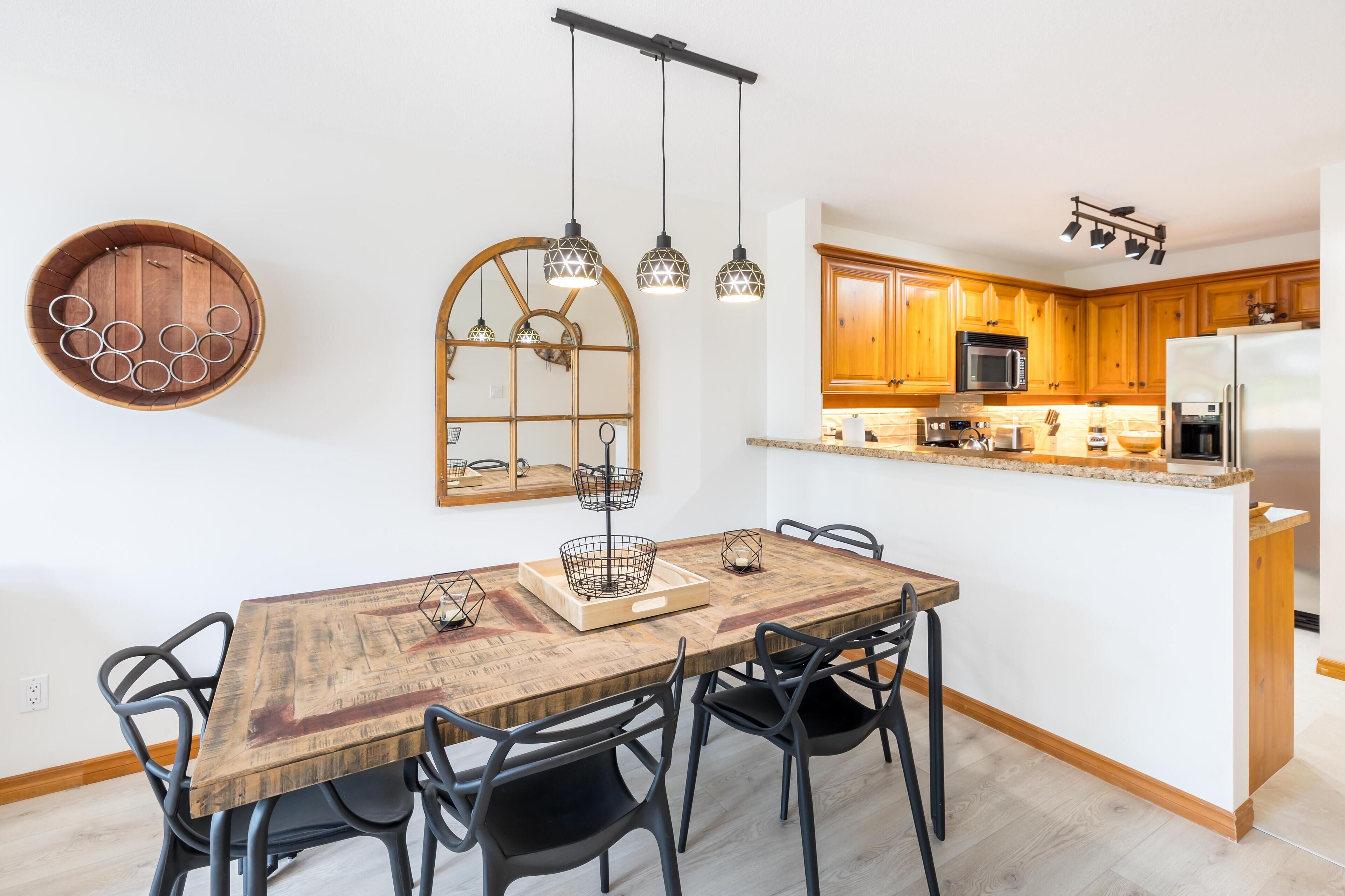 House, Multiple Beds (#03 Arrowhead Point) | Dining