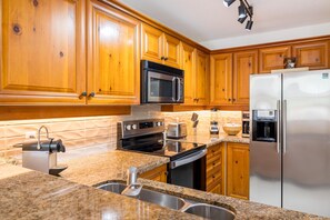 Townhome, Multiple Beds (#03 Arrowhead Point) | Private kitchen - #03 Arrowhead Point (Whistler)