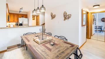 Townhome, Multiple Beds (#03 Arrowhead Point) | Dining