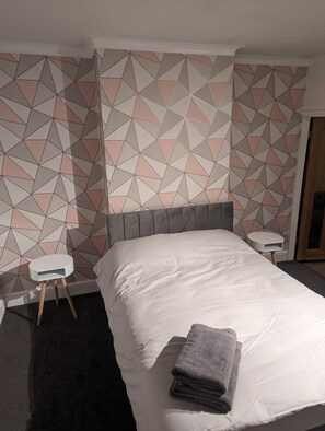 House | 2 bedrooms, iron/ironing board, free WiFi, bed sheets - 2 Bed House - Garden & Excellent Wifi (Newark)