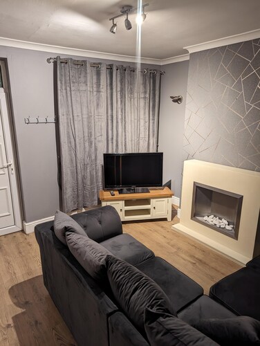 2 Bed House - Garden & Excellent Wifi