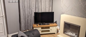 2 Bed House - Garden & Excellent Wifi