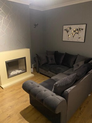 Casa | Sala d'estar | Televisor i llar de foc 