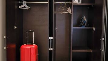 In-room safe, free WiFi