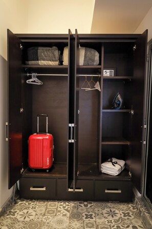 In-room safe, free WiFi