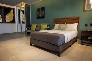 Quarto casal clássico | Cofres nos quartos, Wi-Fi de cortesia