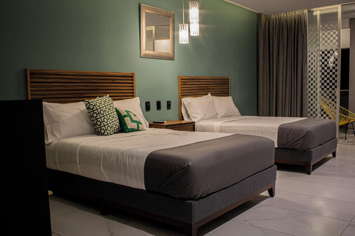 In-room safe, free WiFi