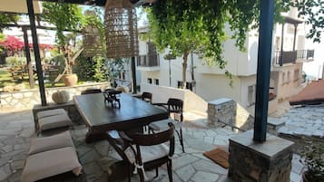 Vista frontal de la propiedad