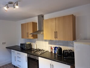 Microwave, oven - Whitby Elegance Free Parking, Near Metro and bus station (North Shields)