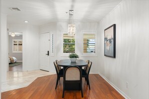 Dining - Luxury 2BR in Biltmore Gated + Garage (Phoenix)