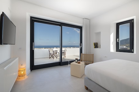 1 habitación, sistema de insonorización y tabla de planchar con plancha