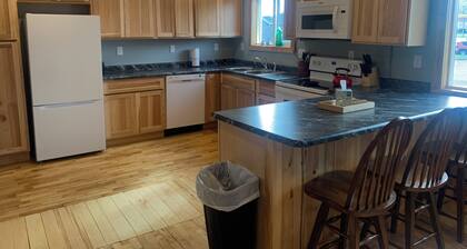 Newly-renovated, family-sized retreat, a short walk from Lake Superior!