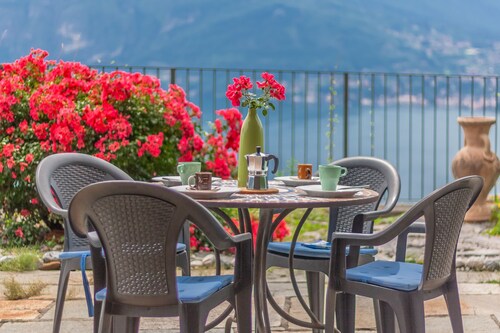 Golden View Apartment