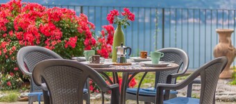 Golden View Apartment