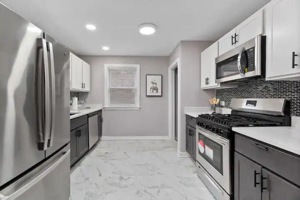 Microondas, horno, parrilla de estufa y lavavajillas 