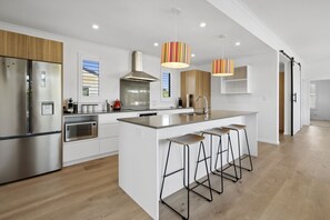 Fridge, microwave, dishwasher, coffee/tea maker - House Naomi - Martinborough Holiday Home (Martinborough)