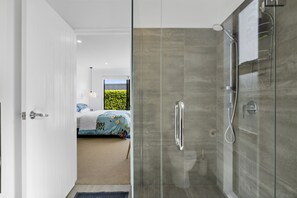 Shower, hair dryer - House Naomi - Martinborough Holiday Home (Martinborough)