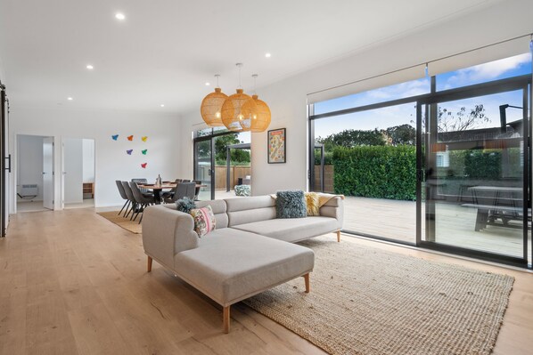 TV - House Naomi - Martinborough Holiday Home (Martinborough)