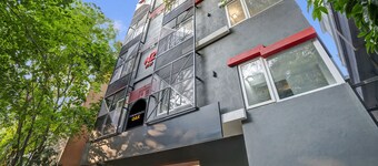 Super Townhouse OAK Spruce Hotels A2