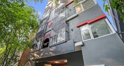 Super Townhouse OAK Spruce Hotels A2