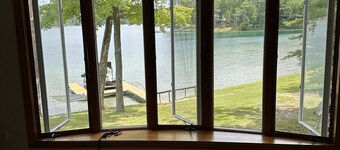 Lake Life! Best Life!!!
Spacious Lake house on sparkling clear Long Lake!
