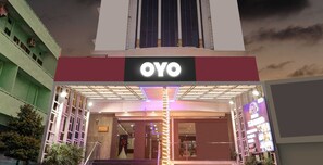 Front of property - Super Townhouse OAK Hotel SSV Grand (Hyderabad)