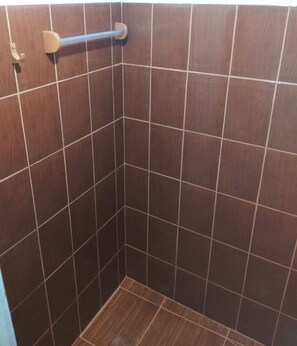 Appartamento Basic | Bagno | Asciugamani, sapone, carta igienica