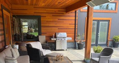 West coast 3 acres fenced home. With privacy, pet friendly, grass. Cedar Sauna