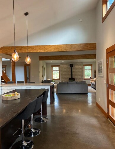 West coast 3 acres fenced home. With privacy, pet friendly, grass. Cedar Sauna