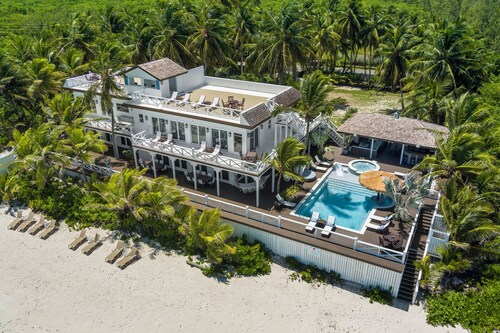 Zen Exuma: Stunning Beachfront Villa w/ NEW Rooftop Lounge, Spa, Cabana & Pool!